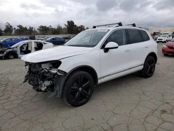 2017 Volkswagen Touareg WVGGF7BP7HD002005
