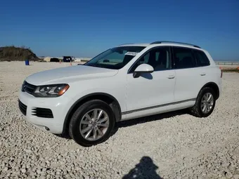 2014 Volkswagen Touareg WVGEF9BP9ED006863
