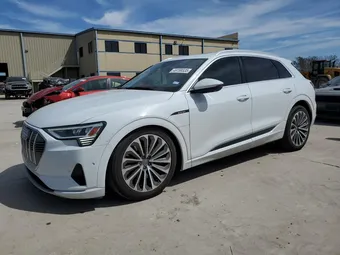 2019 Audi e-tron WA1VABGE1KB022087