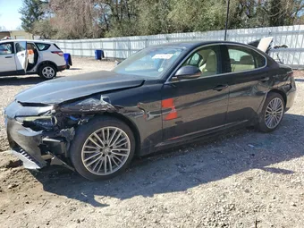2018 Alfa Romeo Giulia ZARFAEEN9J7590075