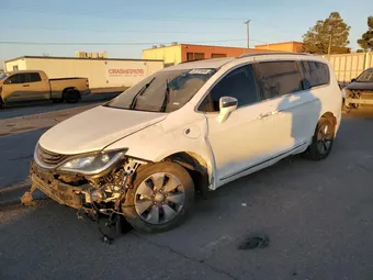 2018 Chrysler Pacifica Hybrid 2C4RC1N7XJR230520