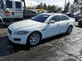 2016 Jaguar XF SAJBD4BV5GCY10327