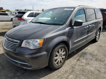 2016 Chrysler Town & Country 2C4RC1BG2GR194044