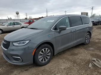 2022 Chrysler Pacifica Hybrid Touring 2C4RC1L72NR207001