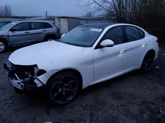 2018 Alfa Romeo Giulia ZARFAEEN4J7583261