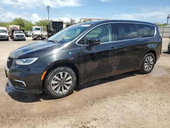 2022 Chrysler Pacifica Hybrid Touring 2C4RC1L71NR184164