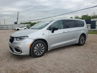 2024 Chrysler Pacifica Hybrid 2C4RC1S71RR157120
