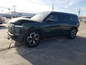 2024 Rivian R1S 7PDSGABA6RN033514