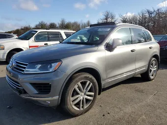 2015 Volkswagen Touareg WVGEF9BP9FD007657