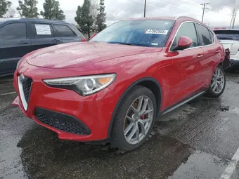 2018 Alfa Romeo Stelvio ZASFAKAN5J7B75387