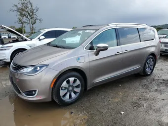 2017 Chrysler Pacifica Hybrid 2C4RC1N71HR726686