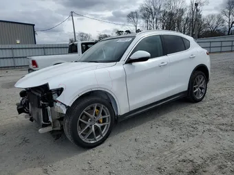 2018 Alfa Romeo Stelvio ZASFAKBN8J7C03908