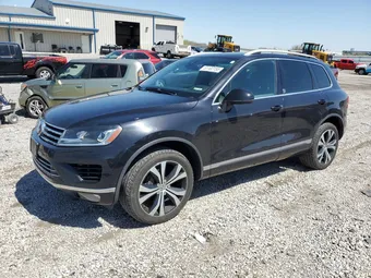 2017 Volkswagen Touareg WVGRF7BP4HD004318