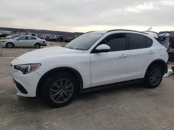 2022 Alfa Romeo Stelvio ZASPAKAN6N7D31060