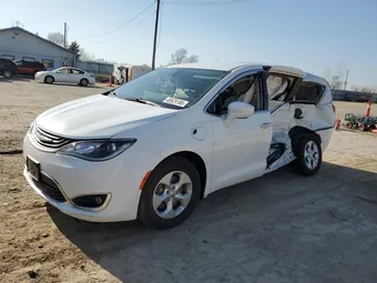 2018 Chrysler Pacifica Hybrid 2C4RC1H71JR159333