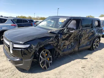 2024 Rivian R1S 7PDSGABA6RN039975
