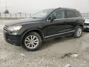 2014 Volkswagen Touareg WVGEF9BP1ED011894