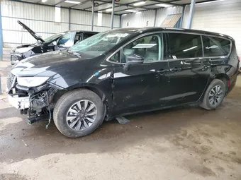 2023 Chrysler Pacifica Hybrid 2C4RC1L74PR632528