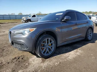 2018 Alfa Romeo Stelvio ZASFAKNN7J7B98695