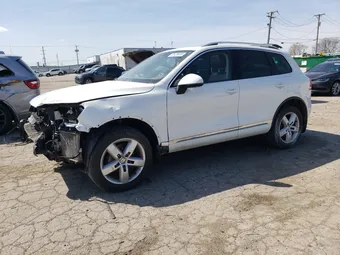 2014 Volkswagen Touareg WVGEP9BP8ED015275