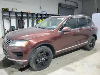 2017 Volkswagen Touareg WVGRF7BPXHD003559