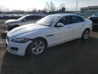 2018 Jaguar XF SAJBS4FX8JCY69526