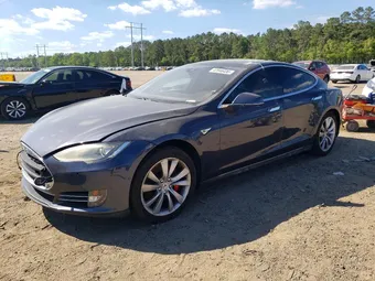 2015 Tesla Model S 5YJSA1H46FF082264