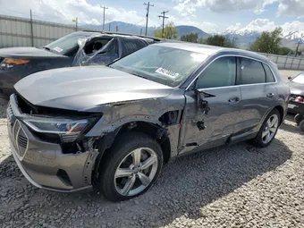 2019 Audi e-tron WA1LABGE1KB011825