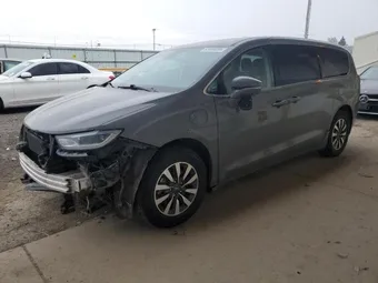 2022 Chrysler Pacifica Hybrid Touring 2C4RC1L76NR121111