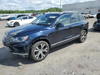 2017 Volkswagen Touareg WVGRF7BP1HD005782