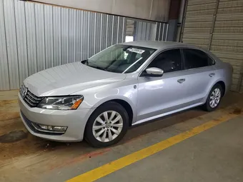 2015 Volkswagen Passat 1VWAT7A36FC094242