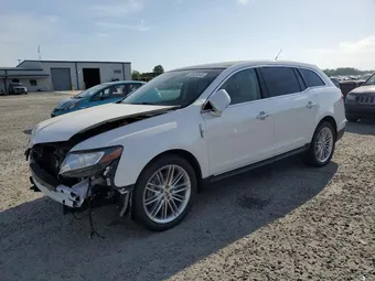 2017 Lincoln MKT 2LMHJ5AT5HBL01167