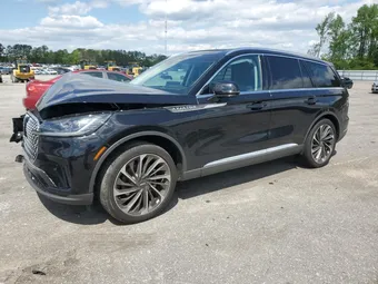 2025 Lincoln Aviator 5LM5J7WC2SGL15303
