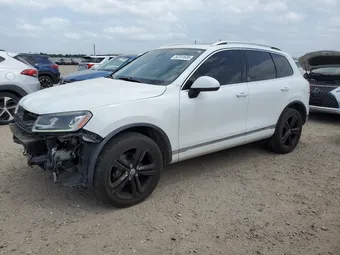 2017 Volkswagen Touareg WVGRF7BP0HD003117