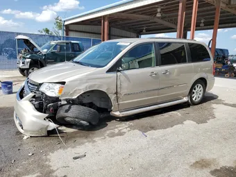 2016 Chrysler Town & Country 2C4RC1BG4GR232146