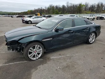 2018 Jaguar XJ SAJWJ2GD9J8W15663