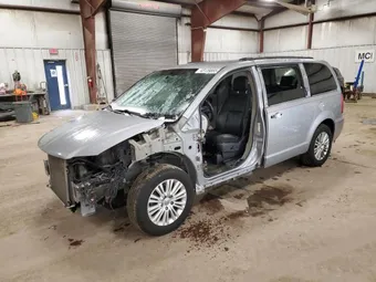 2015 Chrysler Town & Country 2C4RC1CG0FR562136