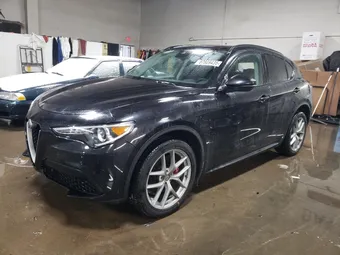 2018 Alfa Romeo Stelvio ZASFAKPN4J7B58362