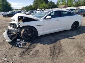2016 Jaguar XJ SAJWA2GE9GMW01593