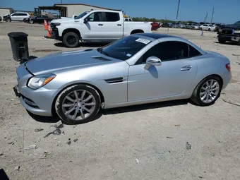 2016 Mercedes-Benz SLK-Class WDDPK3JAXGF116126