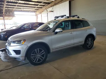 2016 Volkswagen Touareg WVGEF9BP8GD009532