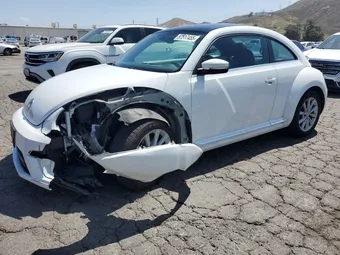 2018 Volkswagen Beetle 3VWJD7ATXJM708052