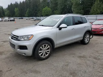 2014 Volkswagen Touareg WVGEF9BP5ED003281