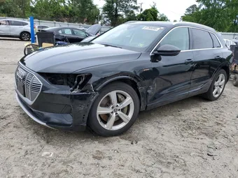 2019 Audi e-tron WA1VAAGEXKB010434