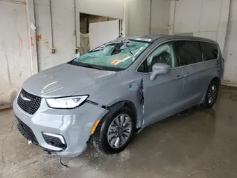 2022 Chrysler Pacifica Hybrid Touring 2C4RC1L7XNR124237