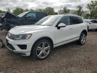 2017 Volkswagen Touareg WVGGF7BP7HD006572