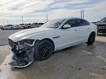2017 Jaguar XF SAJBE4BV4HCY31023