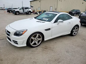 2016 Mercedes-Benz SLK-Class WDDPK3JA2GF117254