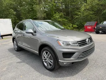 2016 Volkswagen Touareg WVGEF9BP9GD007210