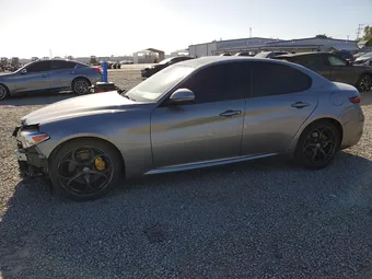 2018 Alfa Romeo Giulia ZARFAECN7J7576954